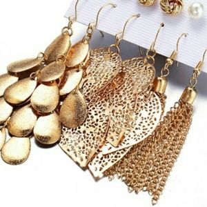 Gold set of dangle earrings